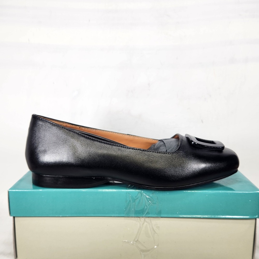 Array Jubilee Flats Women Size 10 WIDE Black Leather Square Toe Buckle Detail